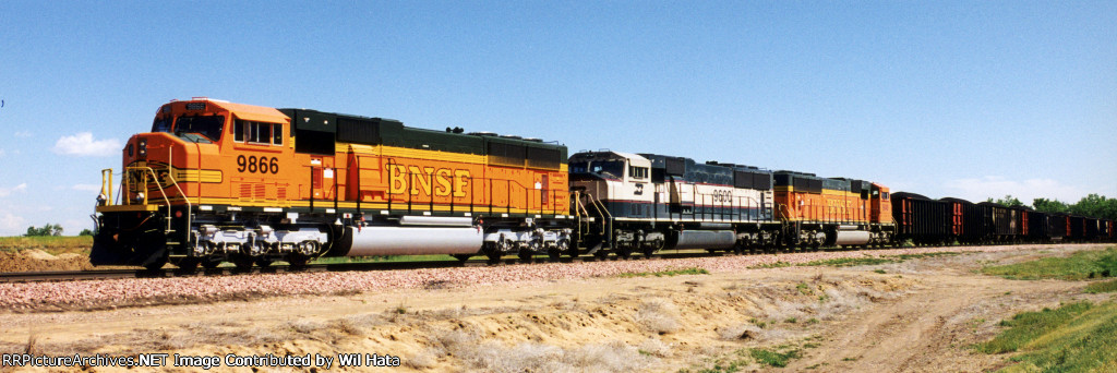 BNSF SD70MAC 9866